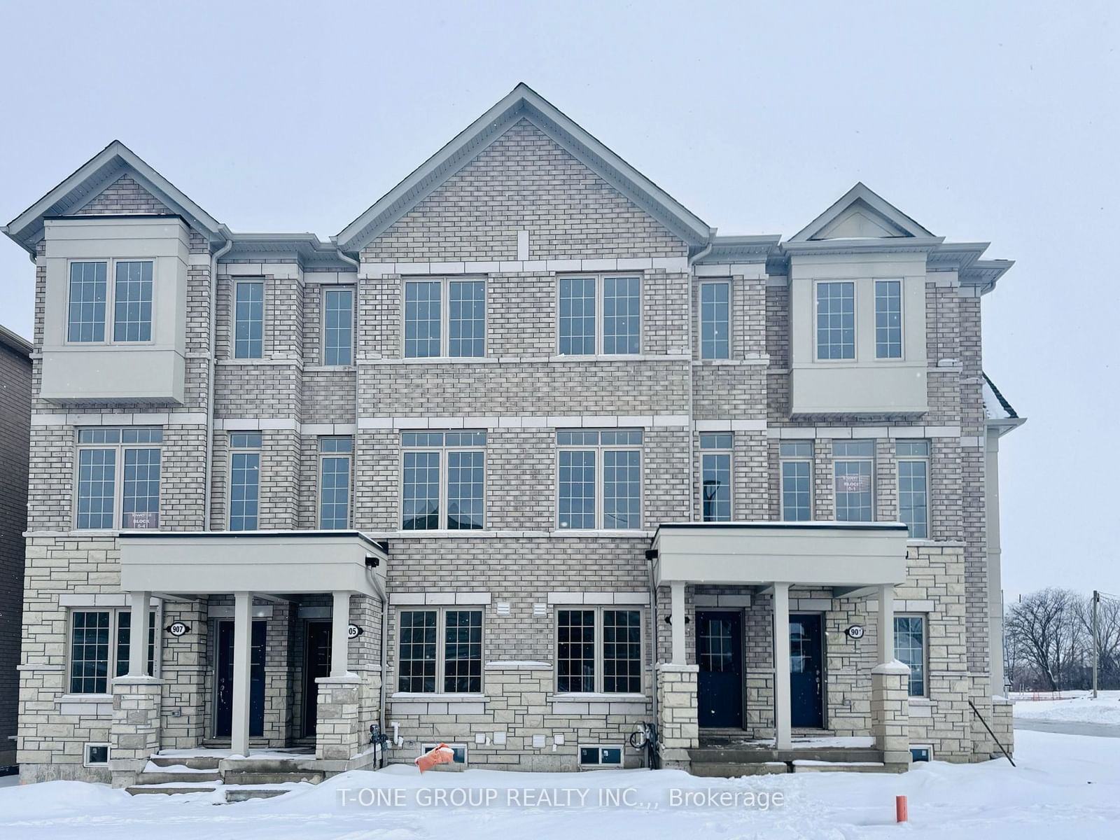 Townhouse for sale at 903 Crowsnest Hllw, Pickering, Rural Pickering, L1X 0P3 - MLS: E11966643