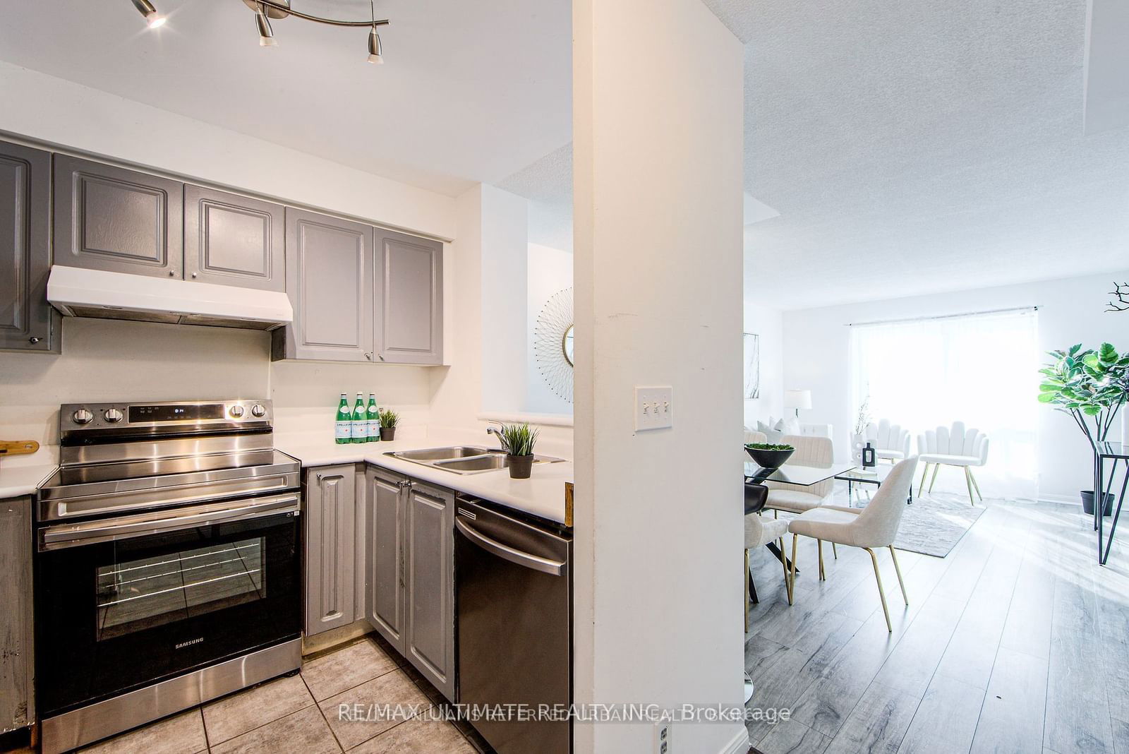 Condo leased at 703-11 Lee Centre Drive, Toronto, Woburn, M1H 3J5 - MLS: E11967826