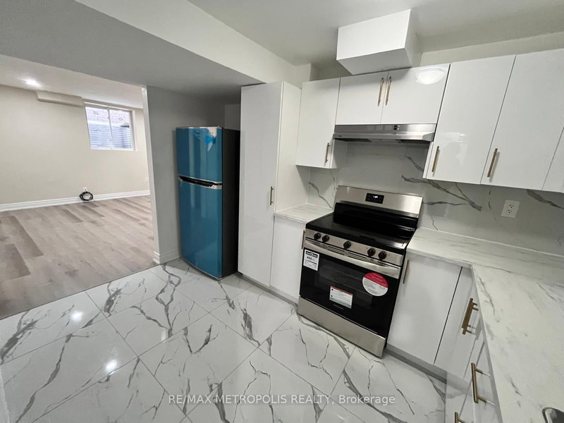 BSMT - 1335 Aldsworth Cres, Oshawa, L1K 0S4 | Image 2