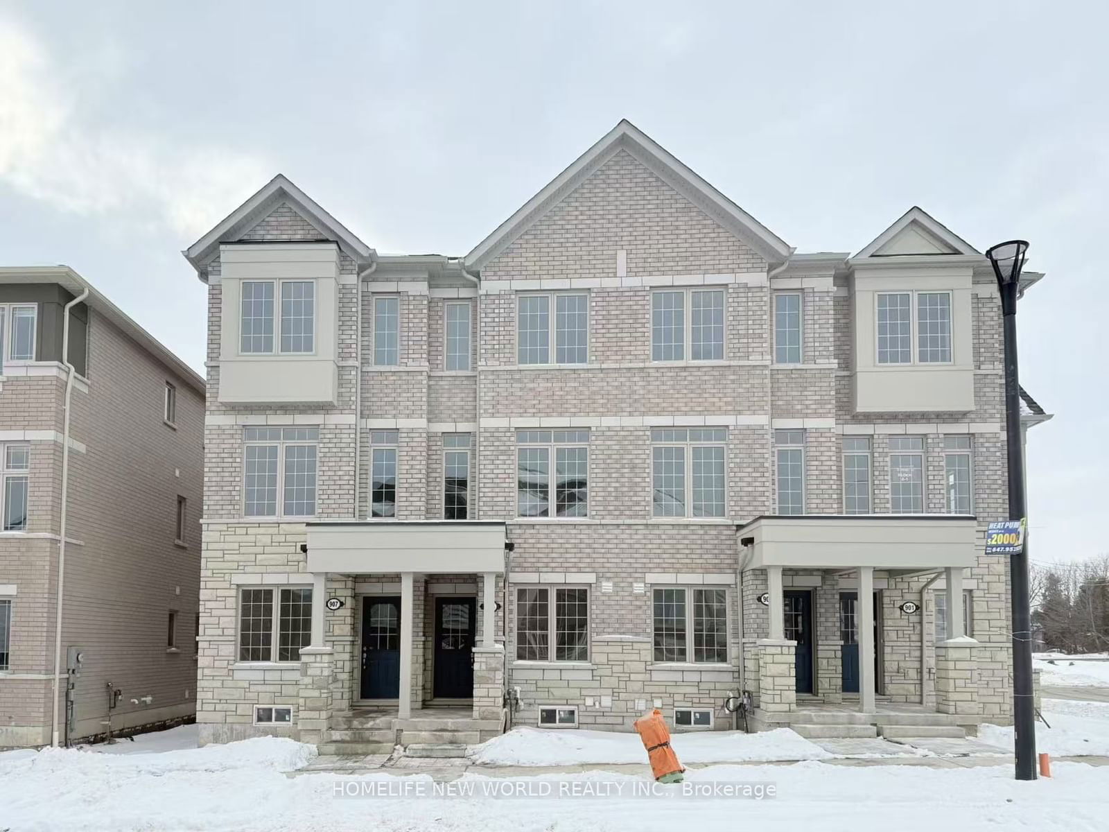 Townhouse for lease at 905 Crowsnest Hllw, Pickering, Rural Pickering, L1X 0P3 - MLS: E11968763