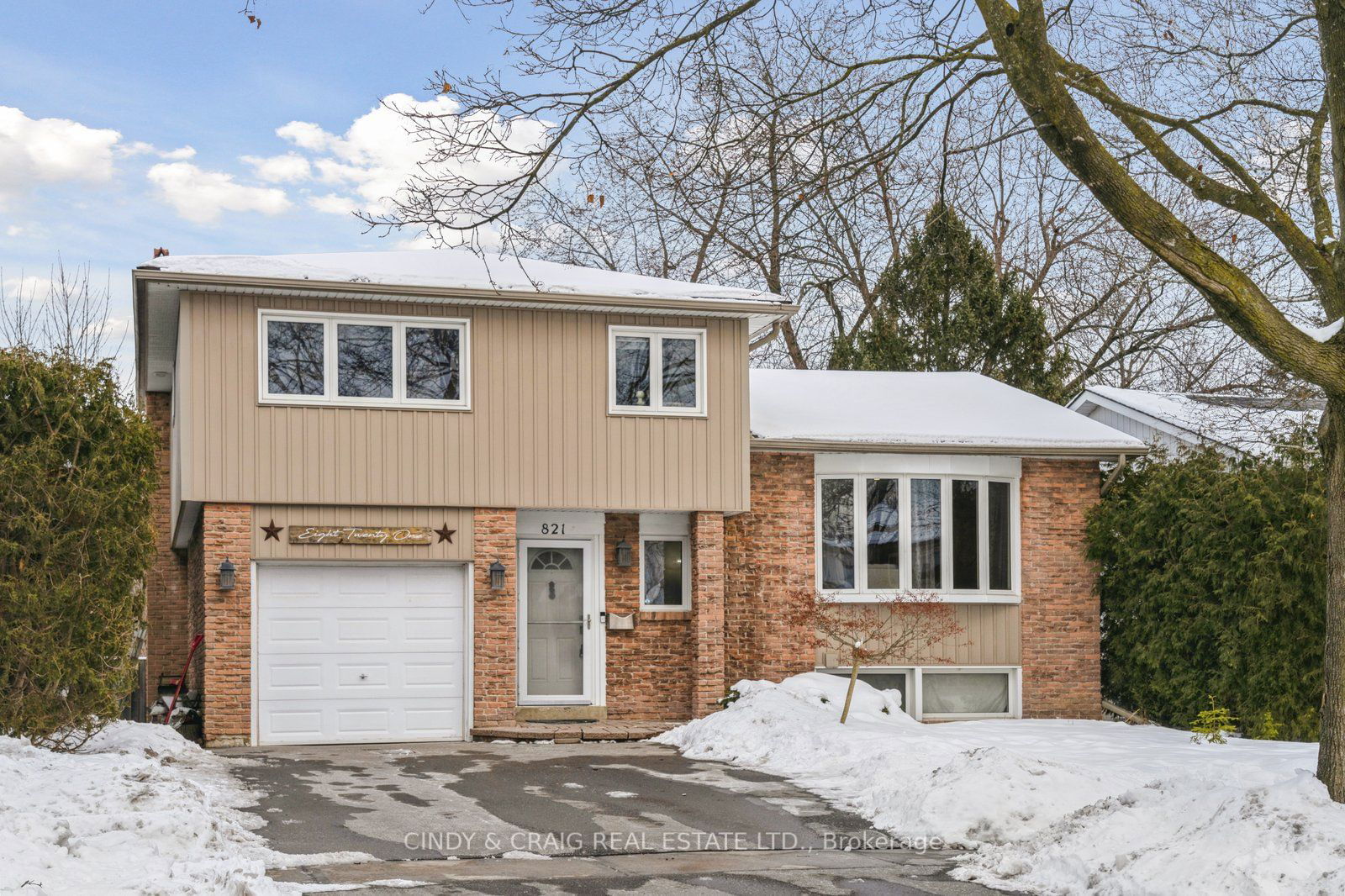 Building at 821 Exeter Street, Oshawa, Centennial