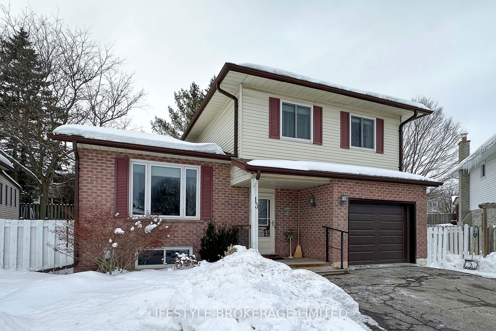 Detached House sold at 13 Applewood Crescent, Scugog, Port Perry, L9L 1G7 - MLS: E11969441