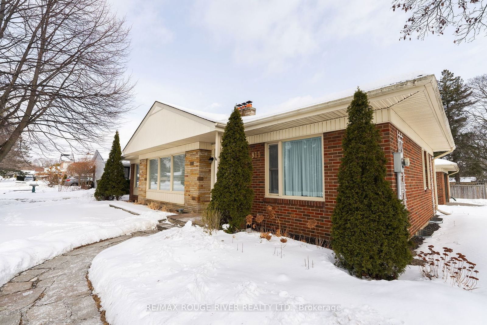 Detached House sold at 811 Bessborough Drive, Oshawa, Centennial, L1G 4H5 - MLS: E11969833