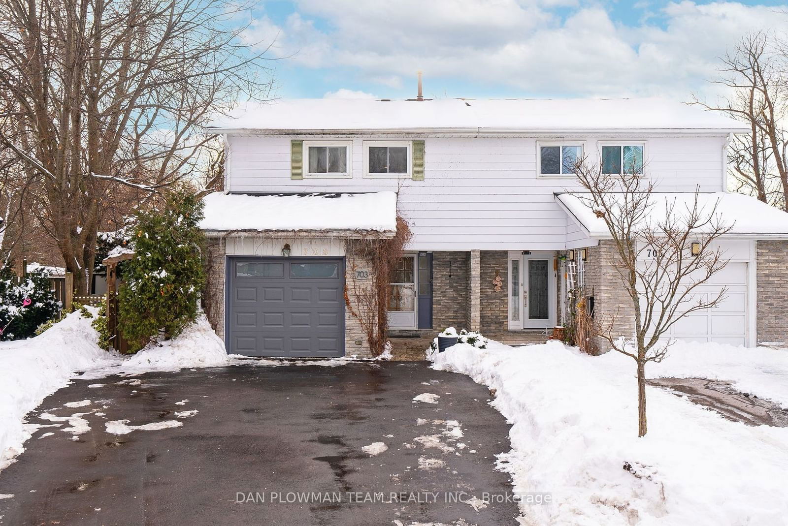 Semi-Detached House sold at 703 Nairn Court, Oshawa, McLaughlin, L1J 6H5 - MLS: E11970115