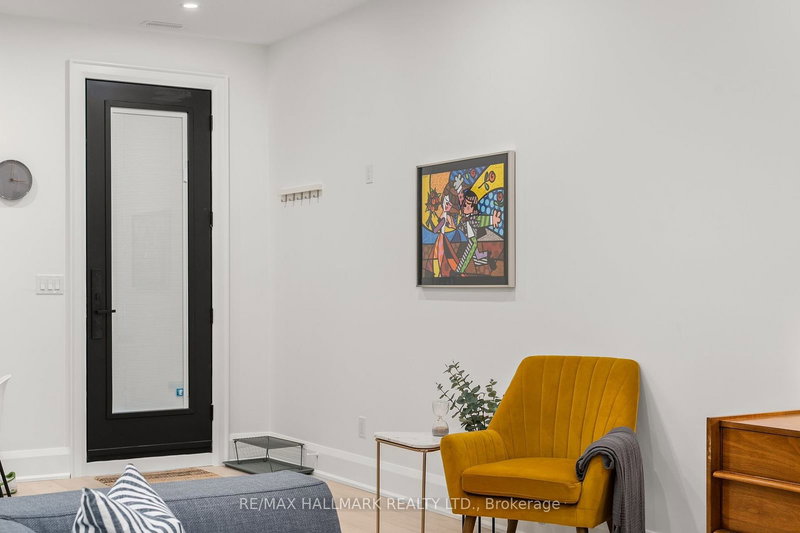 12 Glenside Ave, Toronto, M4L 2T5 | Image 3