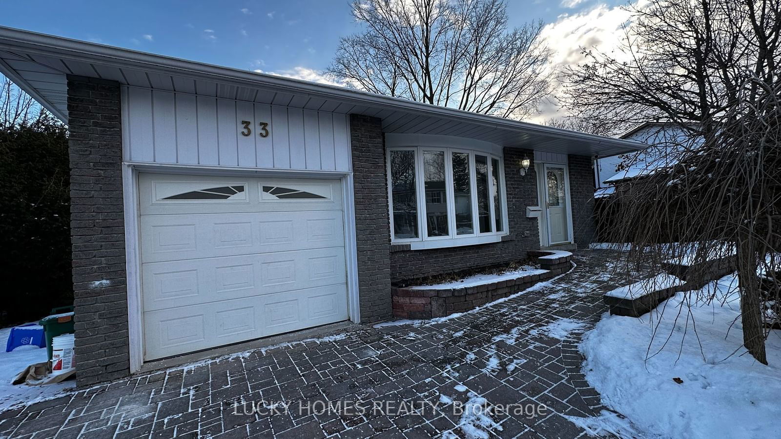 Detached House for lease at (Main Floor)-33 Vanstone Court, Clarington, Bowmanville, L1C 3V6 - MLS: E11970475