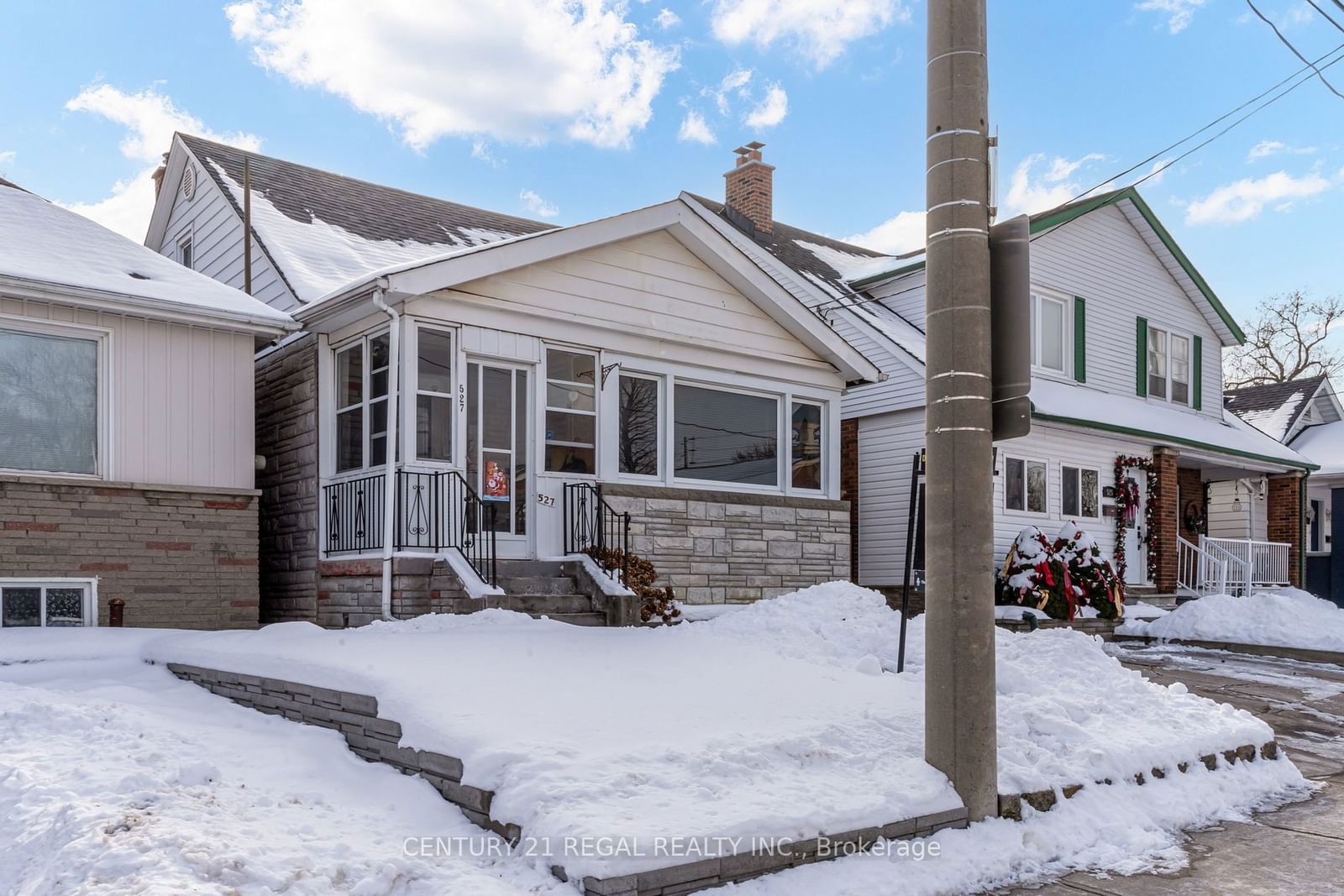 Detached House sold at 527 Sammon Avenue, Toronto, Danforth Village-East York, M4J 2B3 - MLS: E11970767