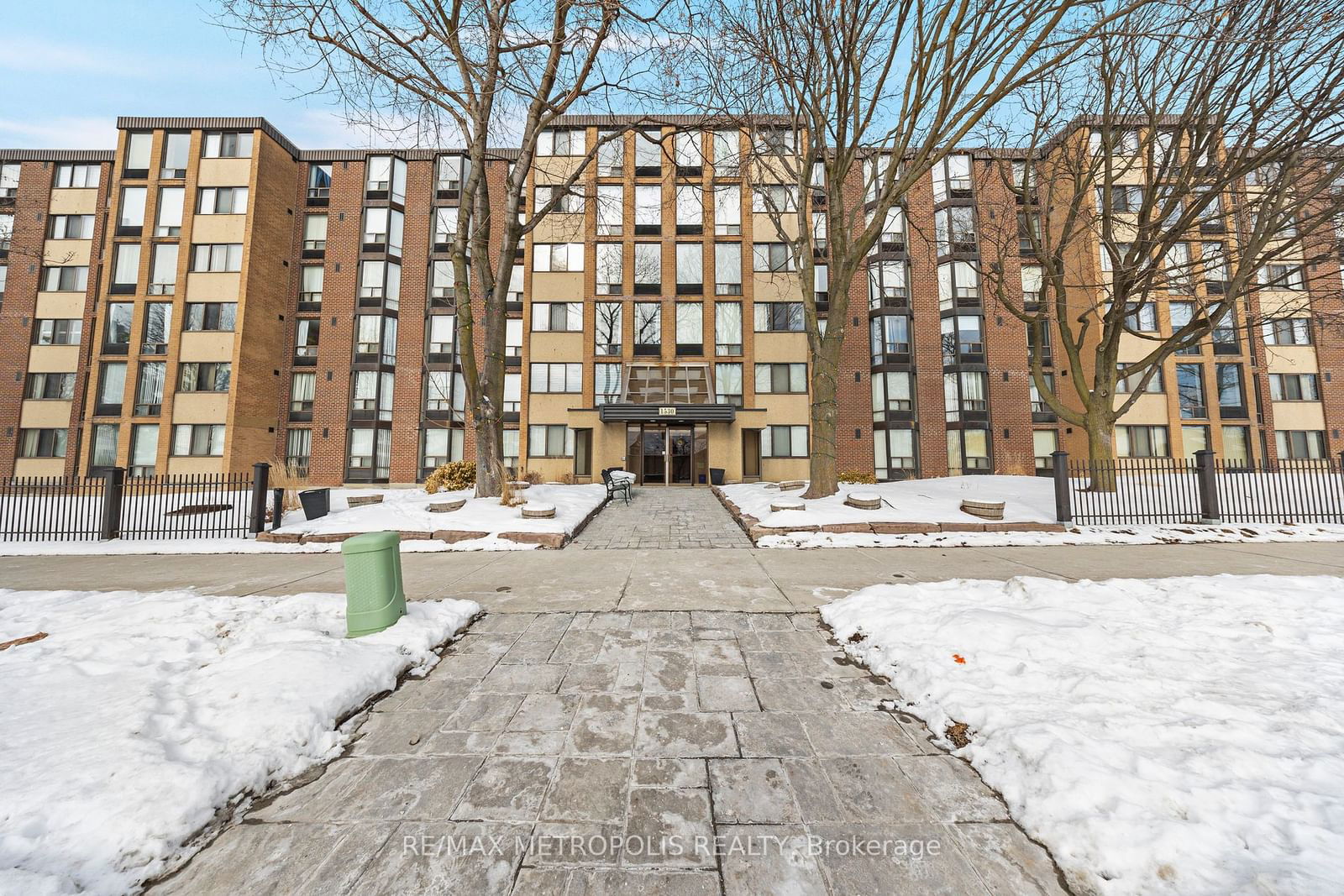 Condo for sale at 507-1530 Pickering Pkwy, Pickering, Town Centre, L1V 3V8 - MLS: E11971606