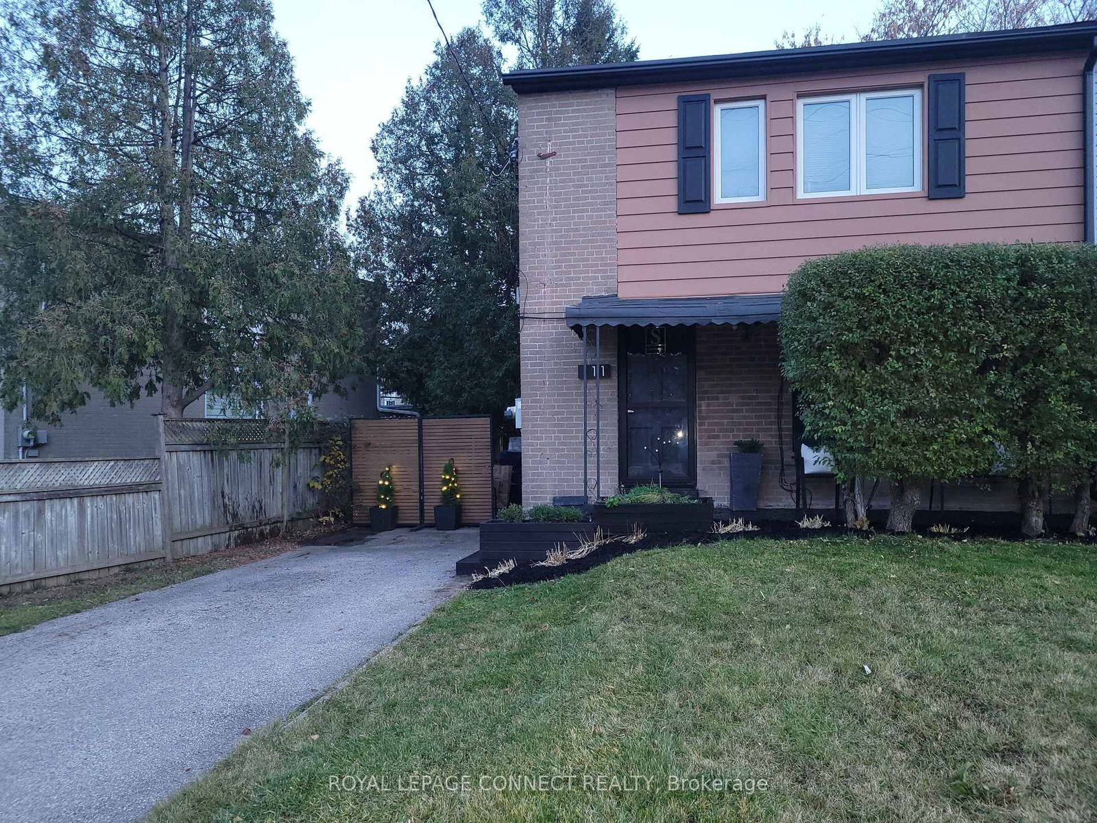 Semi-Detached House sold at 111 Chestnut Crescent, Toronto, Clairlea-Birchmount, M1L 1Y6 - MLS: E11972410