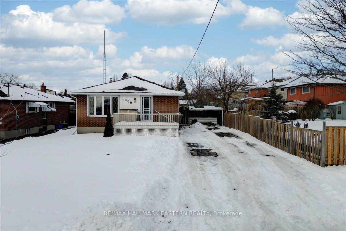 Detached House sold at 1000 Applegrove Avenue, Oshawa, Donevan, L1H 1S7 - MLS: E11974034