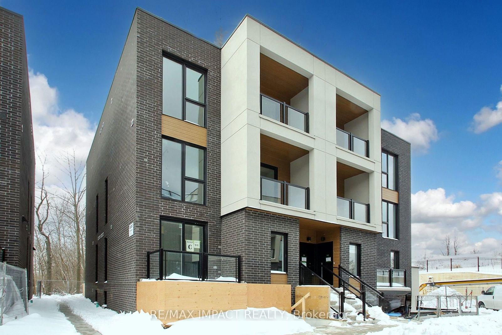 Townhouse for lease at 6-174 Clonmore Drive, Toronto, Birchcliffe-Cliffside, M1N 0B9 - MLS: E11974463