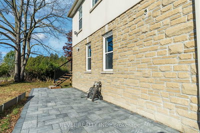 Unit Upper — 120 Hunter St, Whitby - Blue Grass Meadows image-0-1