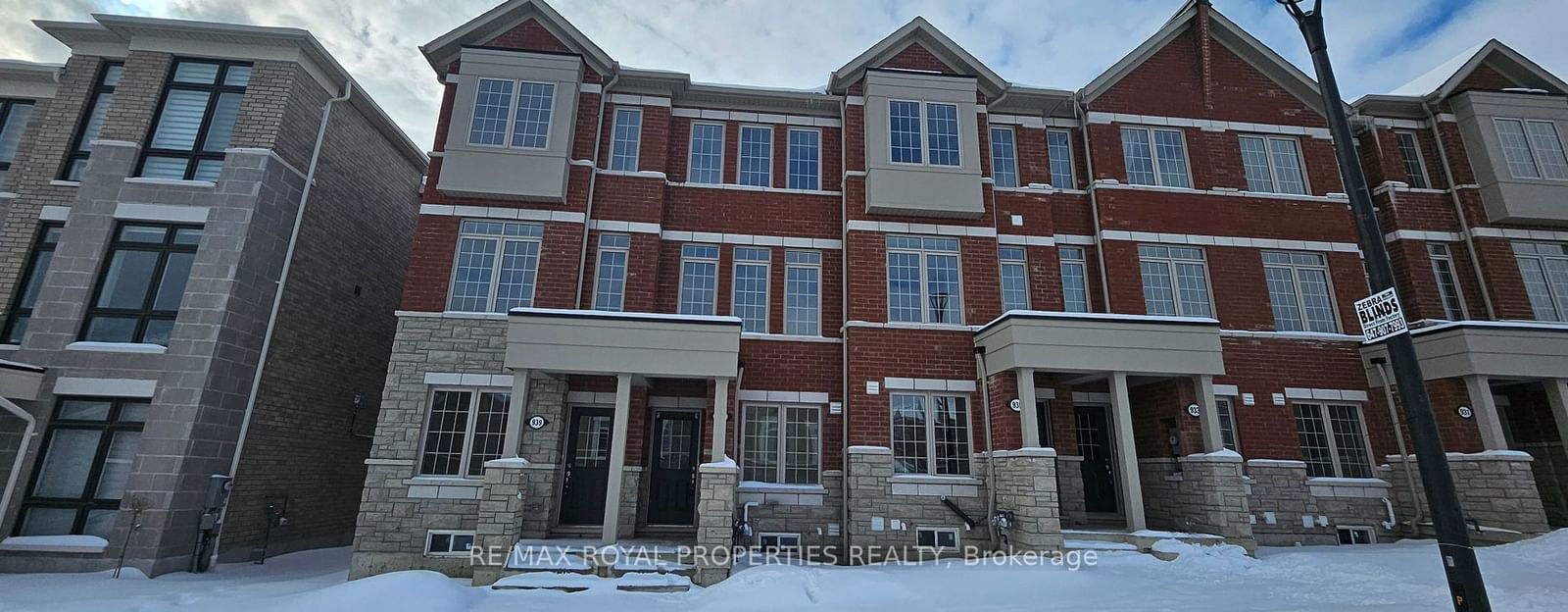 Townhouse for lease at 937 Crowsnest Hllw, Pickering, Rural Pickering, L1X 0P4 - MLS: E11974652