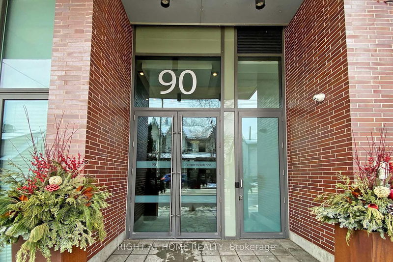 home for lease on 726-90 Broadview Avenue