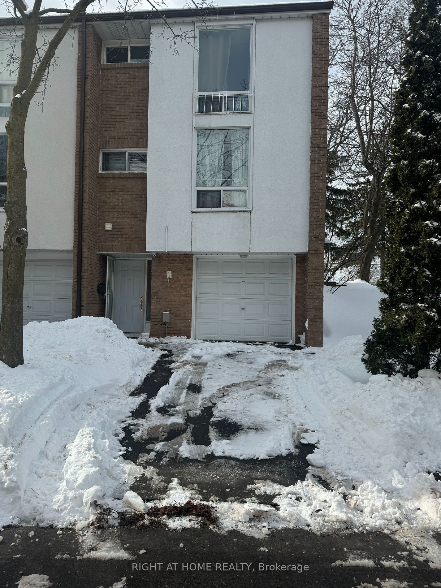 Townhouse for sale at 1-3409 st.clair Avenue, Toronto, Clairlea-Birchmount, M1L 1W3 - MLS: E11974968