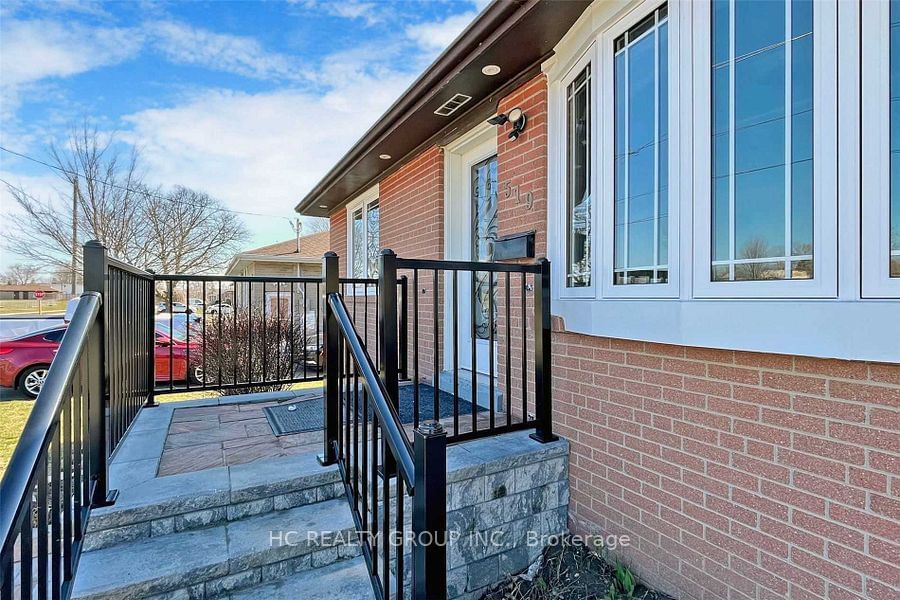 Detached House for lease at 519 Emerald Avenue, Oshawa, Lakeview, L1J 1K5 - MLS: E11975172