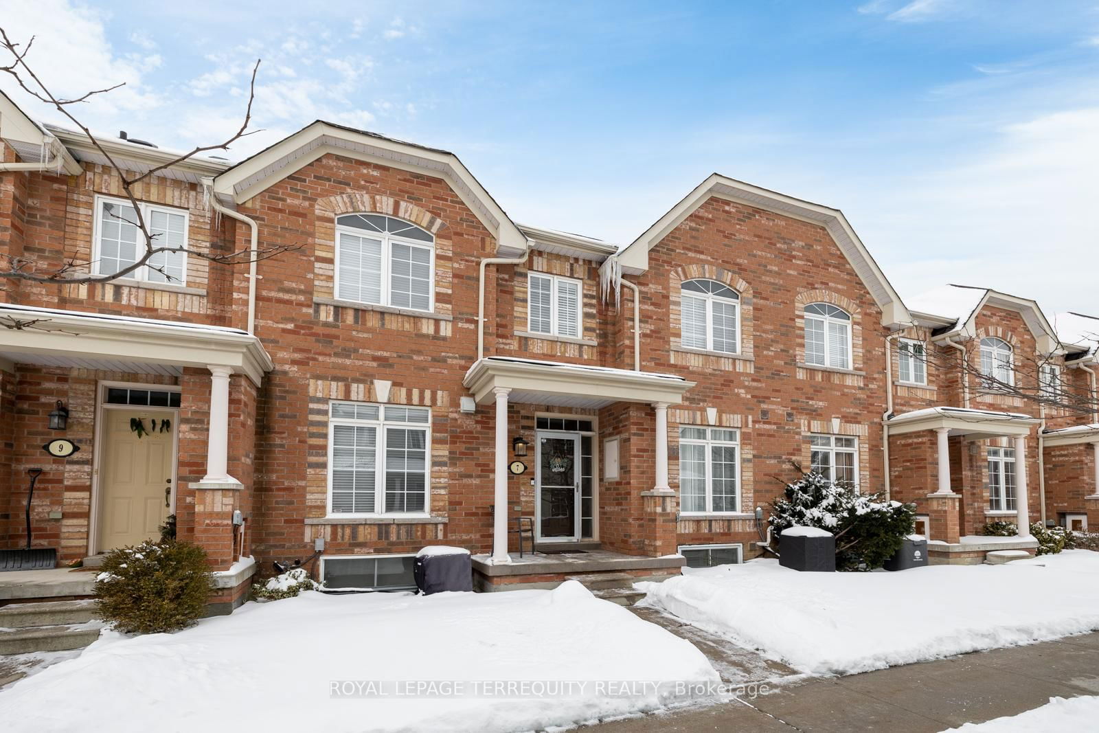 Townhouse for sale at 7 Wicker Park Way, Whitby, Pringle Creek, L1R 0E3 - MLS: E11975897