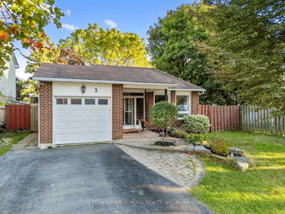 3 Panter Cres, Ajax - South West