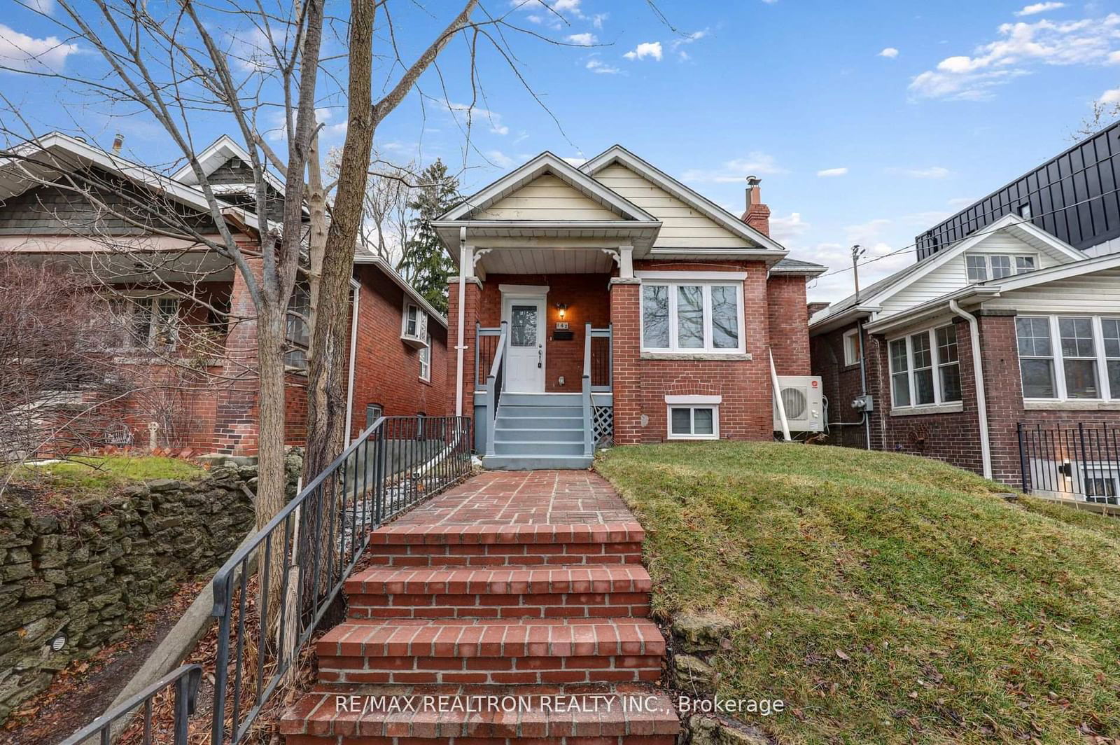 Detached House leased at 142 Eastwood Road, Toronto, Woodbine Corridor, M4L 2C9 - MLS: E11976527