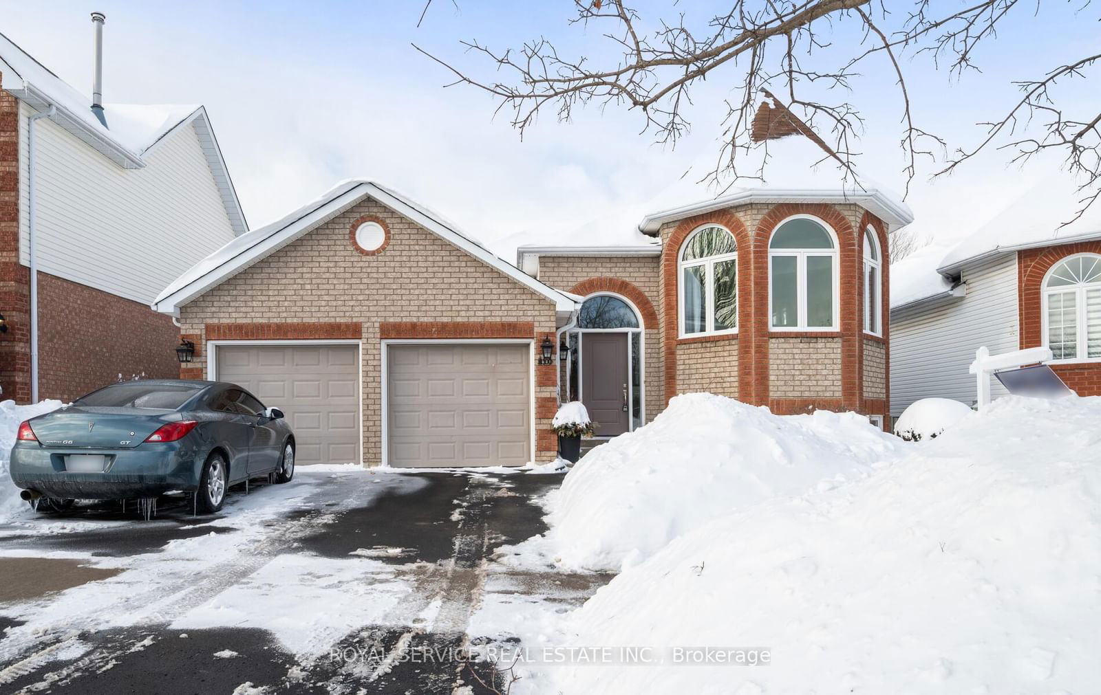 Detached House for sale at 100 Freeland Avenue, Clarington, Bowmanville, L1C 4V6 - MLS: E11976599