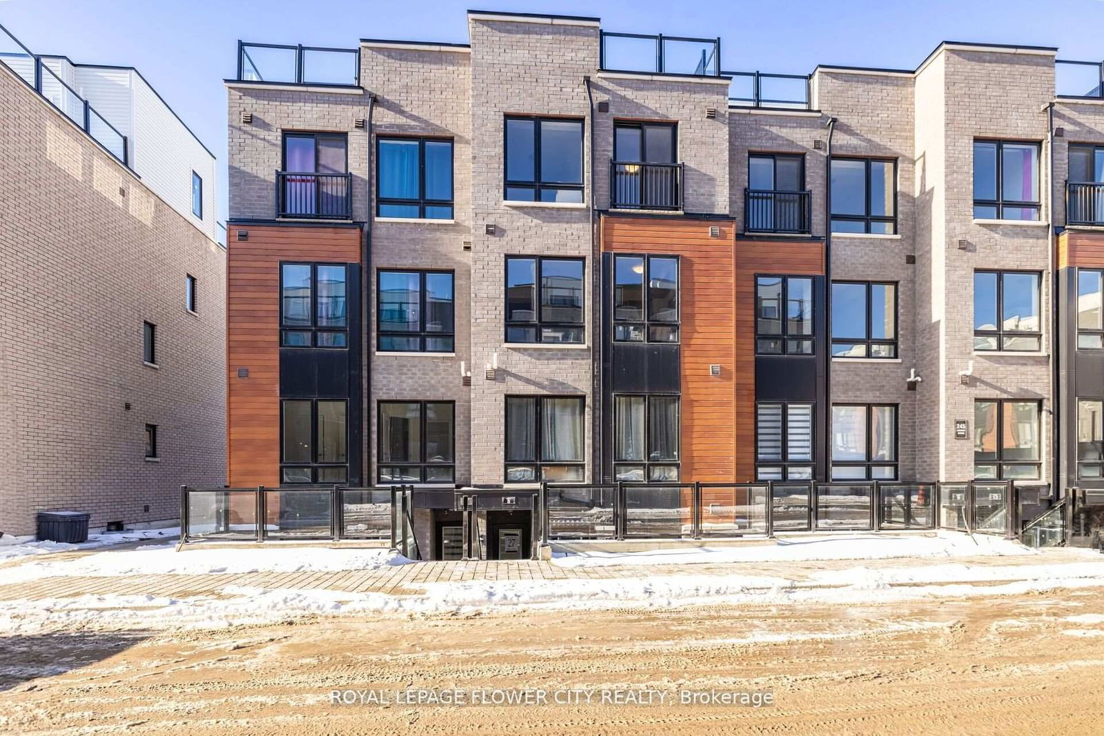 Townhouse for lease at 05-245 Mclevin Avenue, Toronto, Malvern, M1B 0E8 - MLS: E11977137