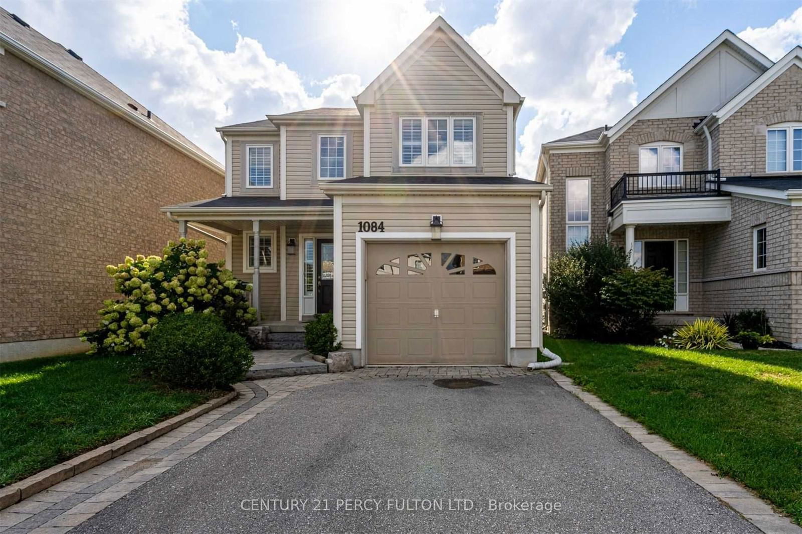 Detached House for lease at 1084 Edward Bolton Crescent, Oshawa, Pinecrest, L1K 0T7 - MLS: E11977723