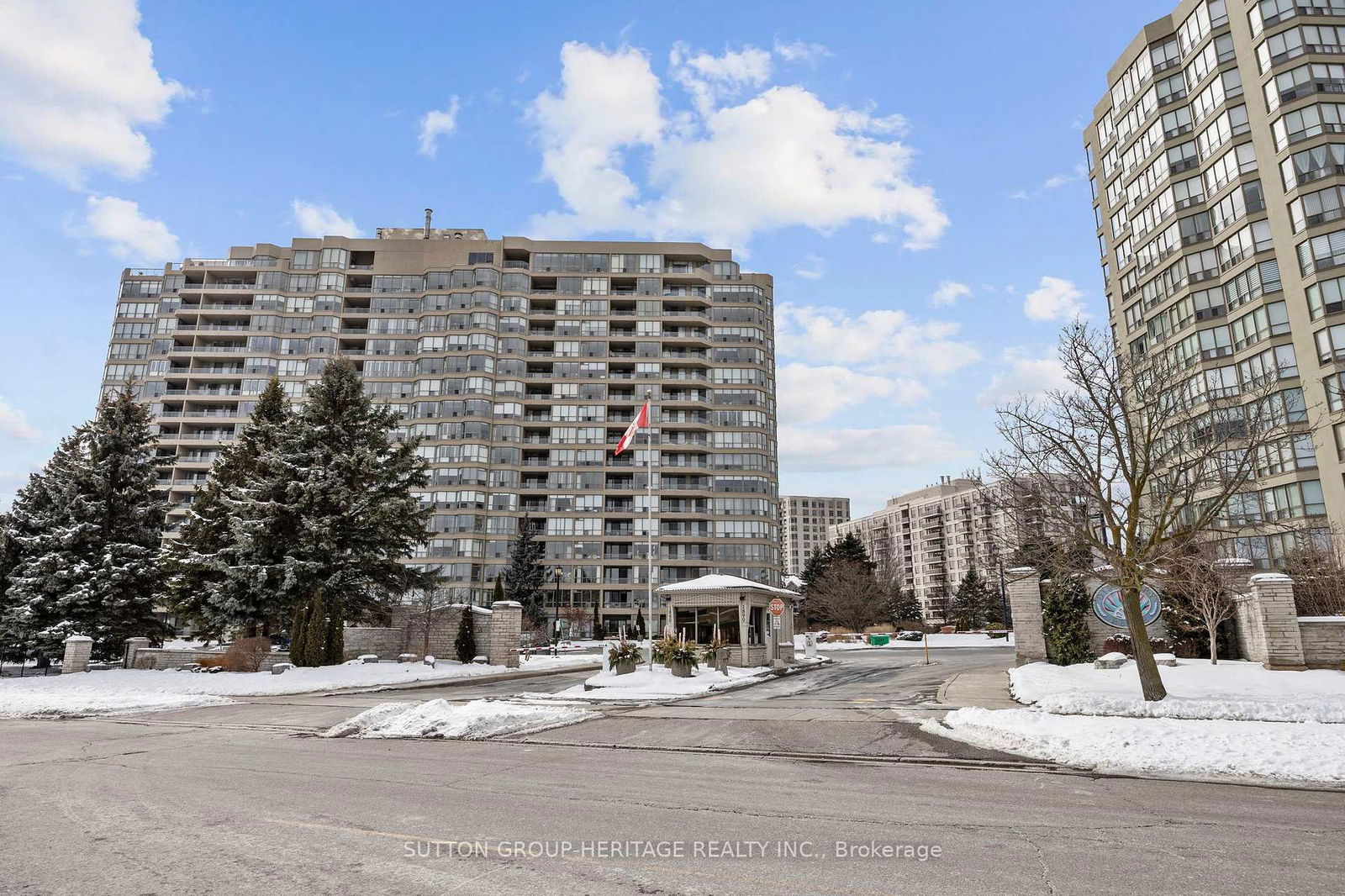 Condo sold at 1221-1880 Valley Farm Road, Pickering, Town Centre, L1V 6B3 - MLS: E11978455