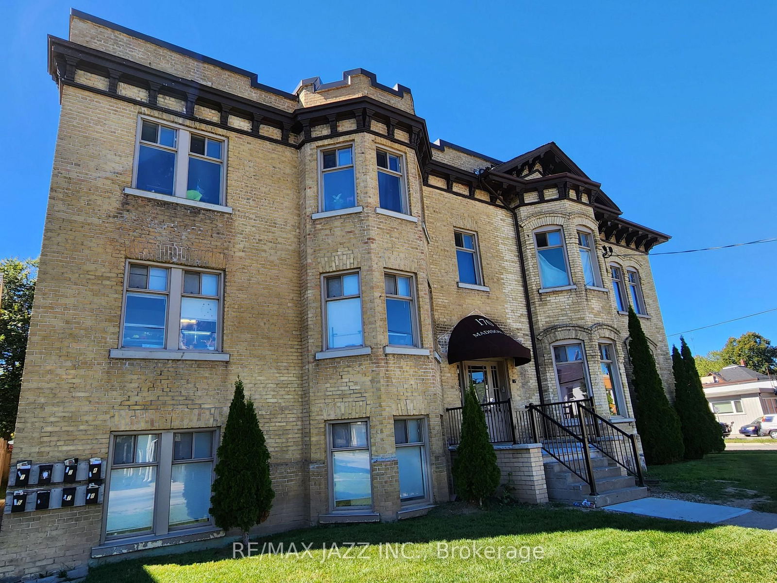Semi-Detached House sold at 170 Simcoe Street, Oshawa, Central, L1H 4H1 - MLS: E11978581