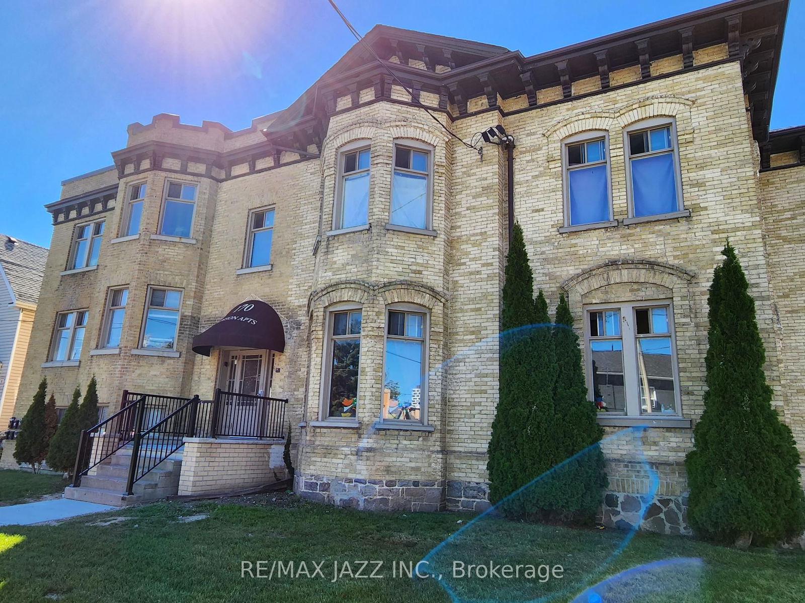 Semi-Detached House sold at 170 Simcoe Street, Oshawa, Central, L1H 4H1 - MLS: E11978581