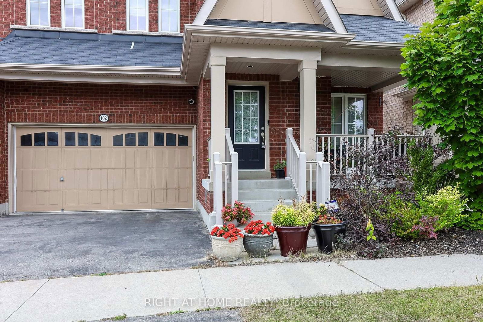 Detached House for lease at 102 Gillett Drive, Ajax, Northeast Ajax, L1Z 0N3 - MLS: E11979720