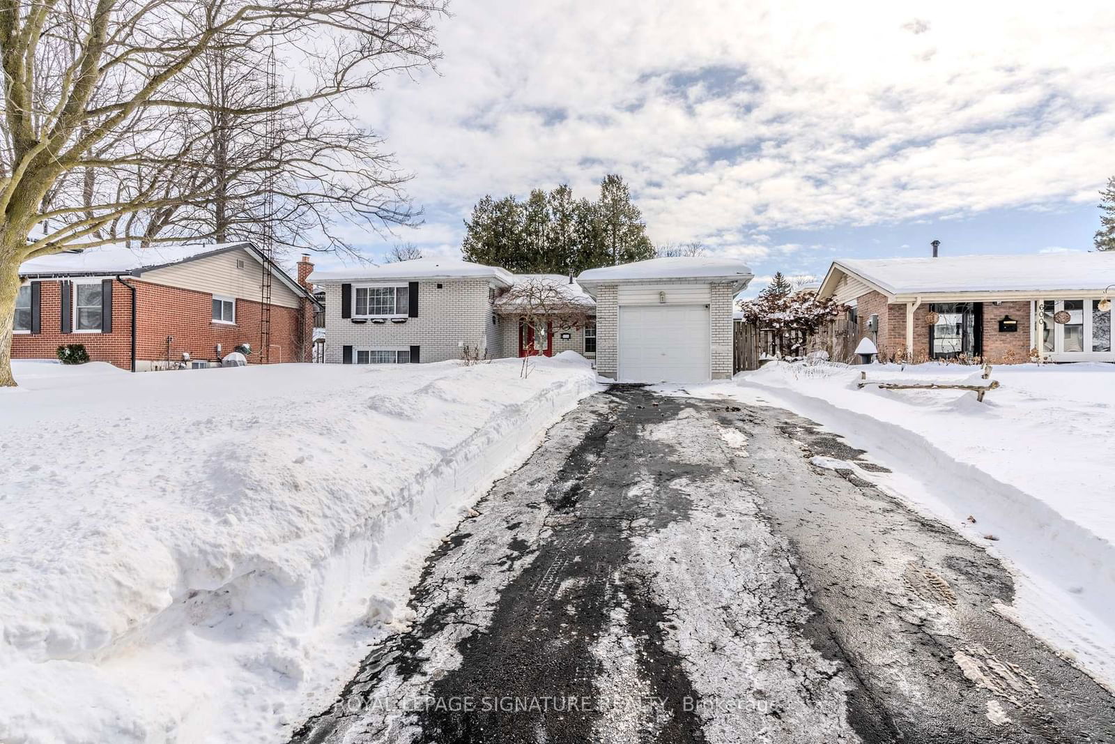 Detached House for lease at 596 Arnhem Drive, Oshawa, O'Neill, L1G 2J6 - MLS: E11979919