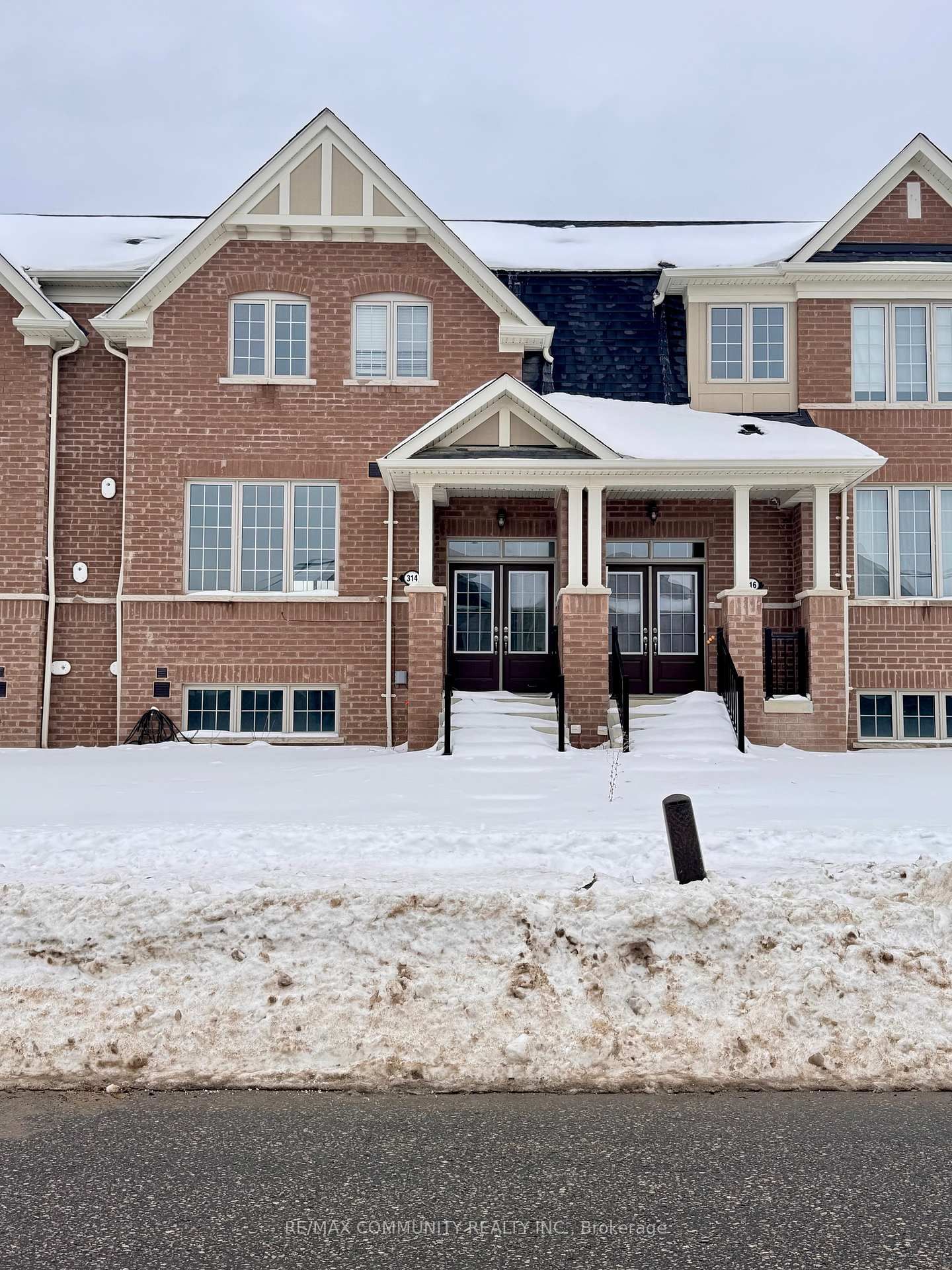 Townhouse for lease at 314 Coronation Road, Whitby, Rural Whitby, L1P 0K8 - MLS: E11980033