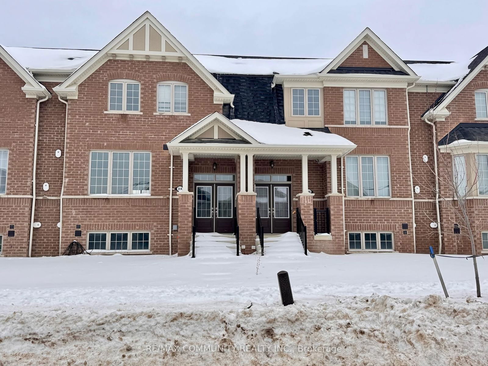 Townhouse for lease at 314 Coronation Road, Whitby, Rural Whitby, L1P 0K8 - MLS: E11980033