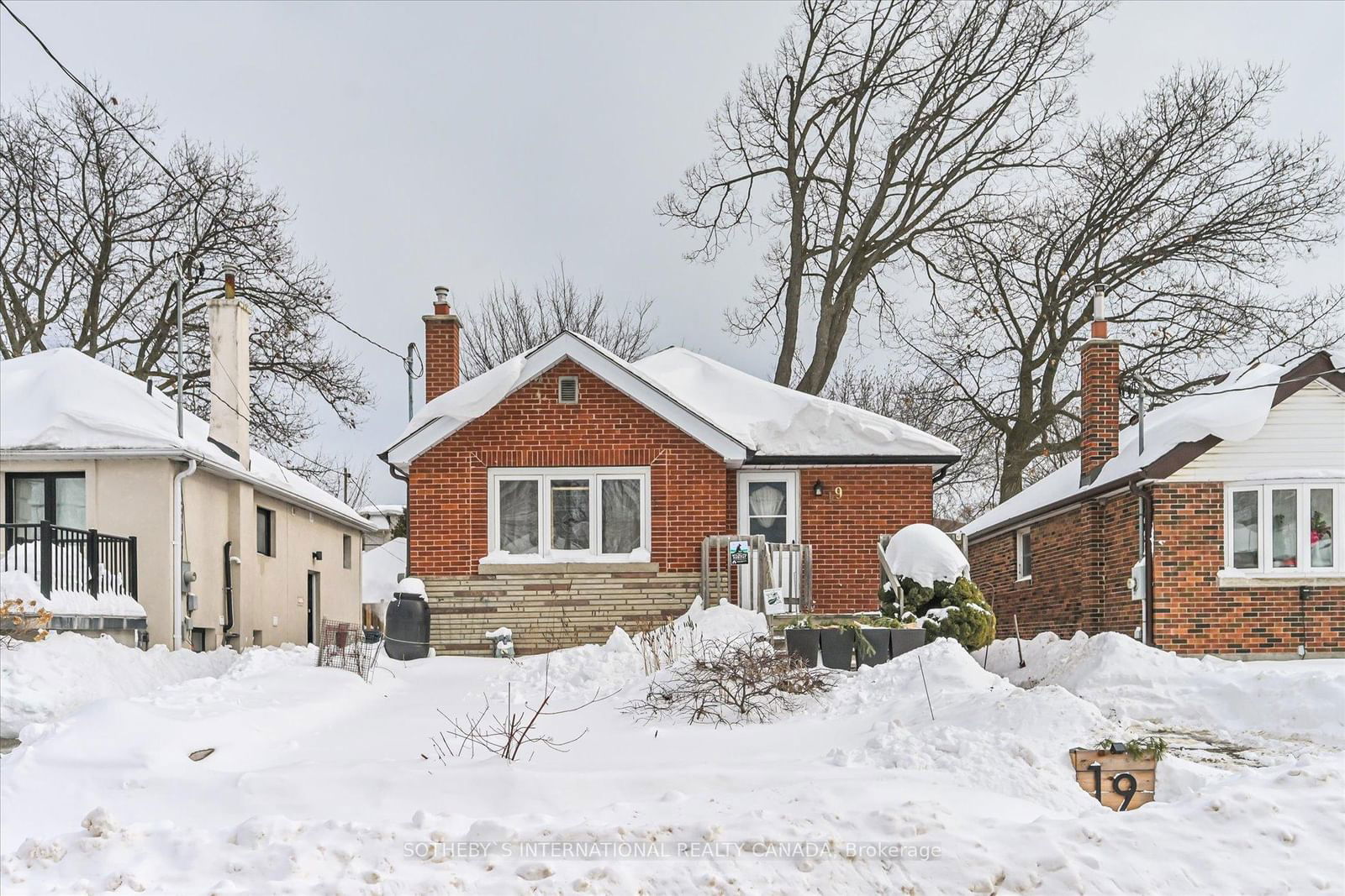 Detached House for sale at 19 Sharpe Street, Toronto, Birchcliffe-Cliffside, M1N 3T7 - MLS: E11980215