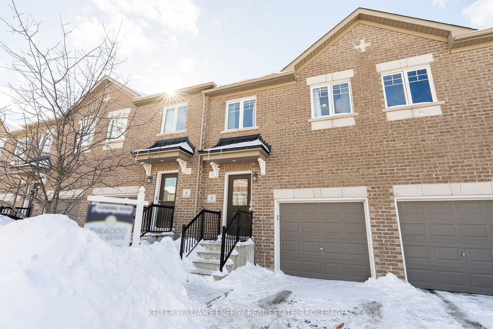 Townhouse sold at 8 Ken Bromley Lane, Clarington, Bowmanville, L1C 0S4 - MLS: E11980387