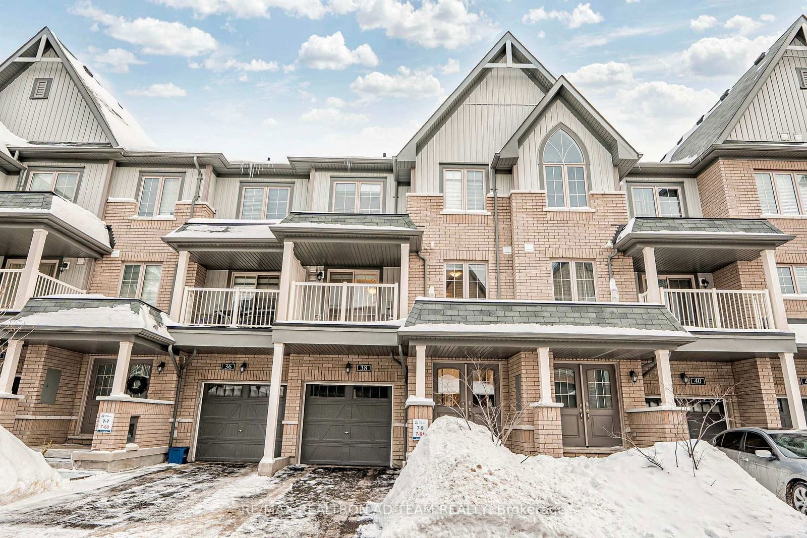 Townhouse for sale at 38 Amulet Way, Whitby, Rolling Acres, L1R 0R5 - MLS: E11980603