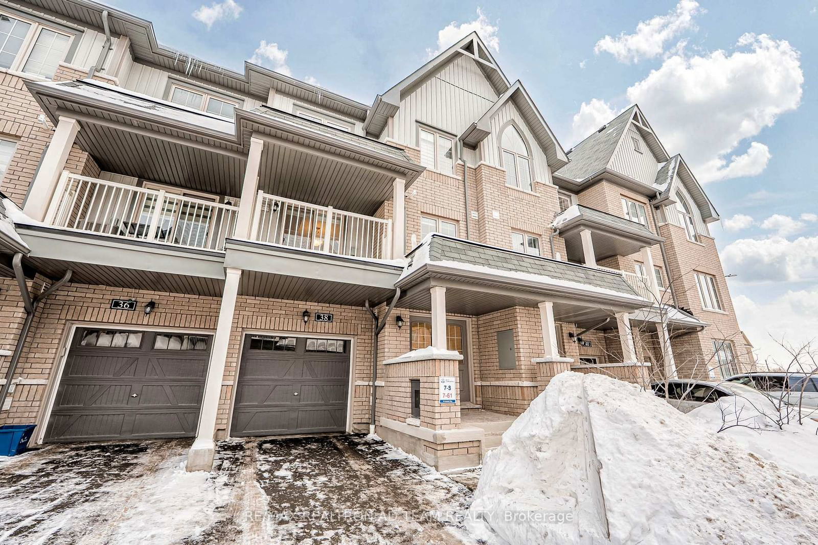 Townhouse for sale at 38 Amulet Way, Whitby, Rolling Acres, L1R 0R5 - MLS: E11980603