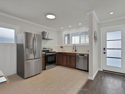 1005 Walton Blvd, Whitby - Williamsburg image-0-2