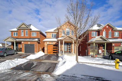 17 Shapland Cres, Ajax - Northeast Ajax