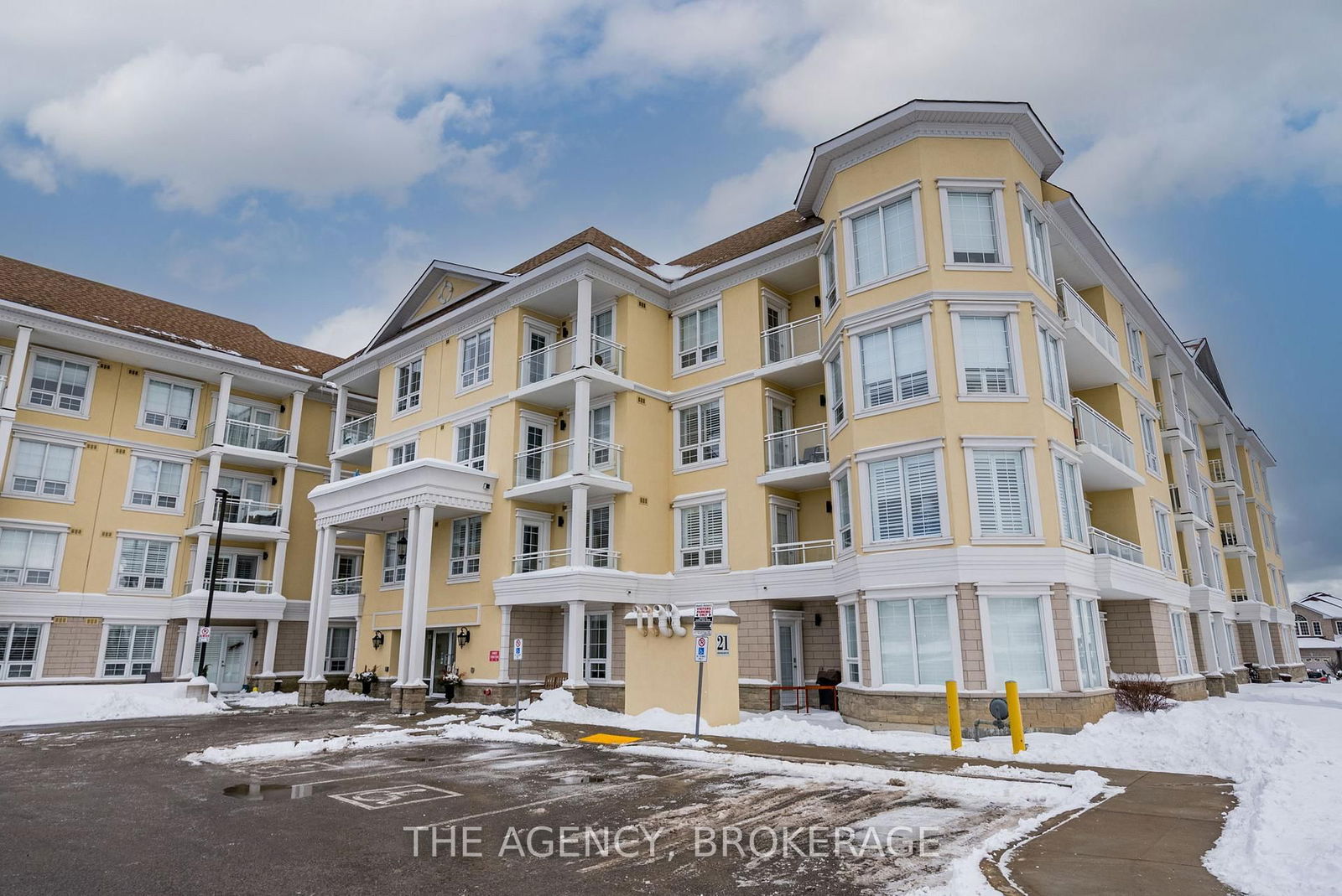 Condo for sale at 315-21 Brookhouse Drive, Clarington, Newcastle, L1B 0V4 - MLS: E11981553