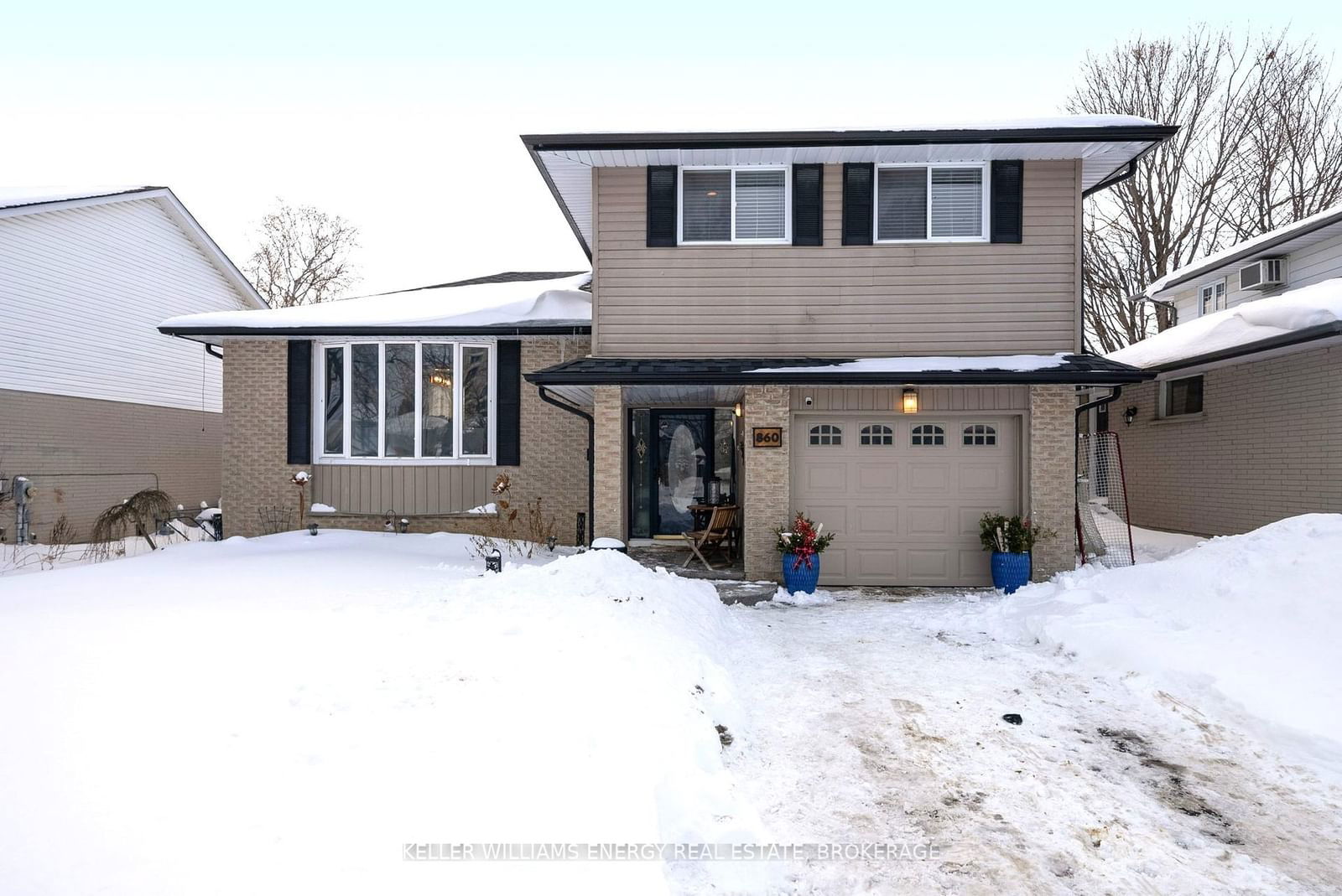 Building at 860 Carnaby Crescent, Oshawa, Centennial