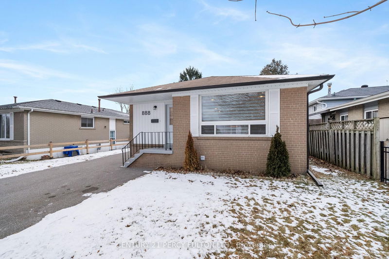 home for lease on Main Floor-888 Naroch Boulevard