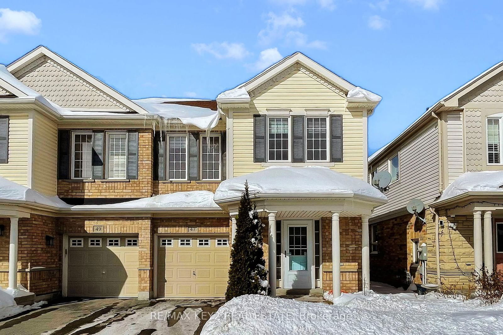 Semi-Detached House for lease at 47 Decourcy-Ireland Circle, Ajax, Northeast Ajax, L1T 0K6 - MLS: E11983033