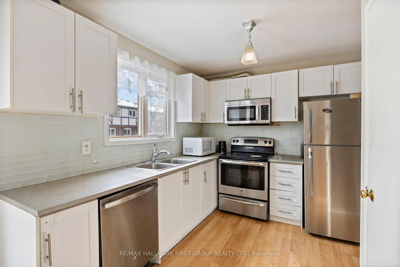Listing Image 13