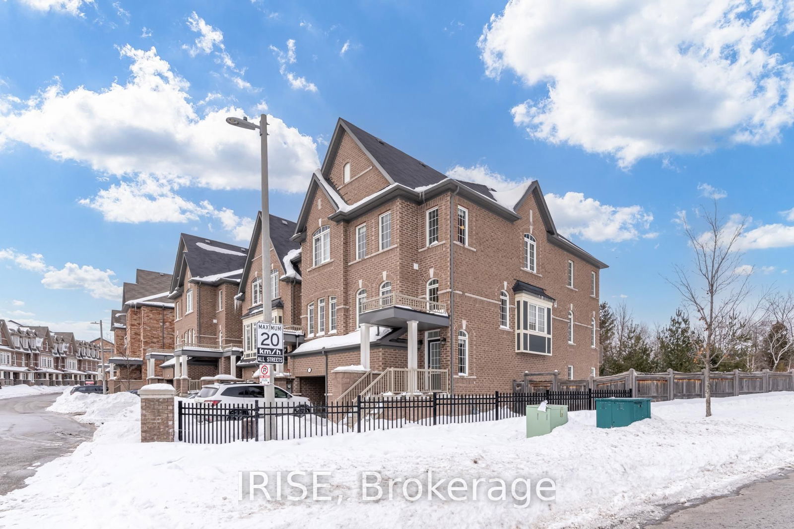 Townhouse for sale at 1 Graywardine Lane, Ajax, Northeast Ajax, L1T 4V4 - MLS: E11983340