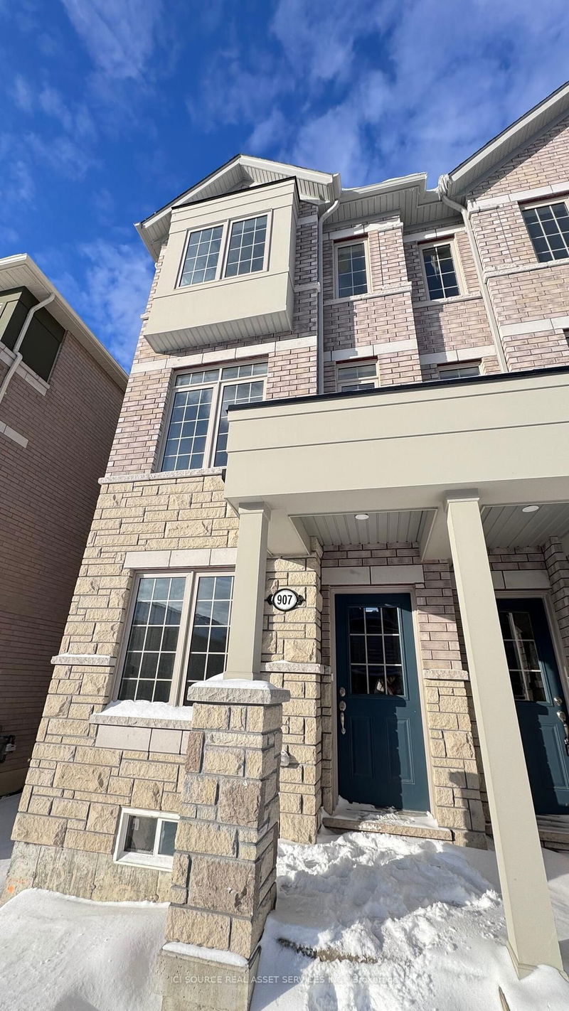 home for lease on 907 Crowsnest Hllw