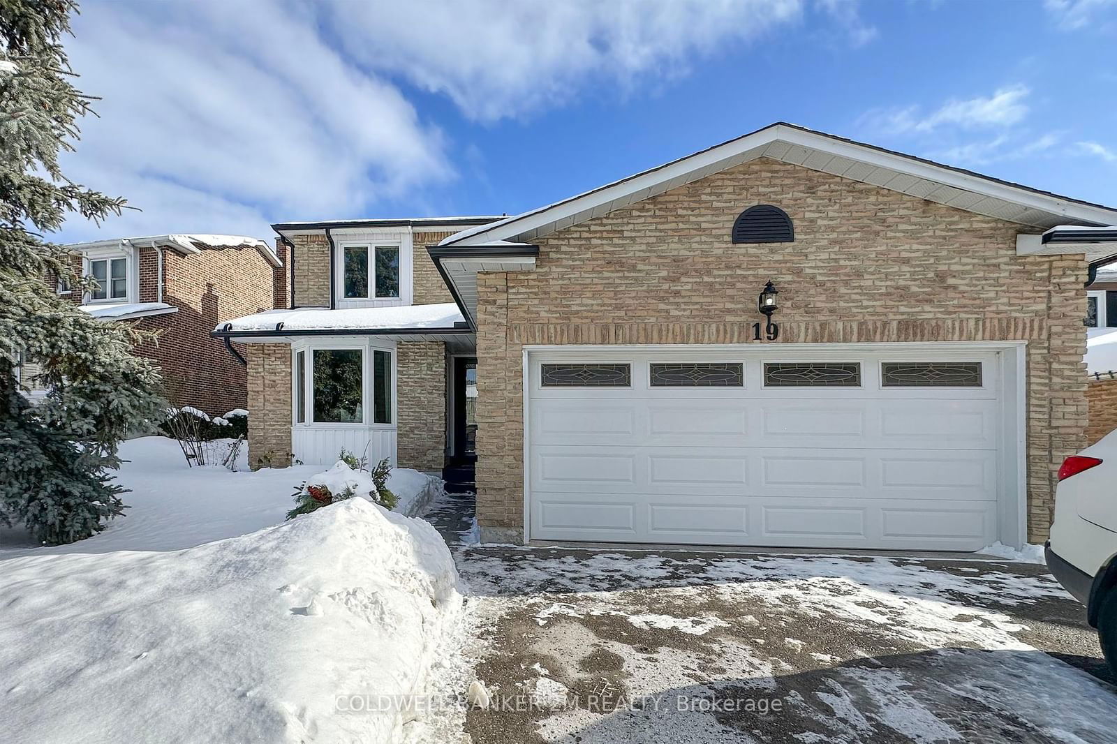 Detached House for sale at 19 Ladies College Drive, Whitby, Downtown Whitby, L1N 6H1 - MLS: E11984753