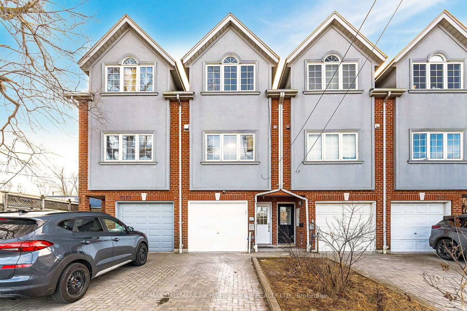 Townhouse sold at 2525 Gerrard Street, Toronto, Birchcliffe-Cliffside, M1N 1W9 - MLS: E11985668