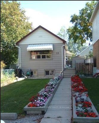 Building at 13 Mystic Avenue, Toronto, Oakridge