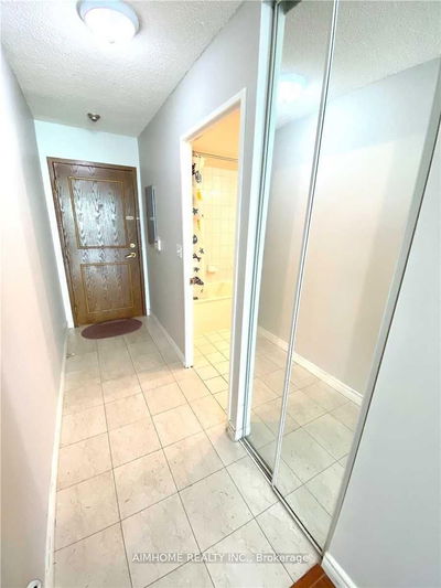 Unit 905 — 8 Lee Centre Dr, Toronto - Woburn image-0-3